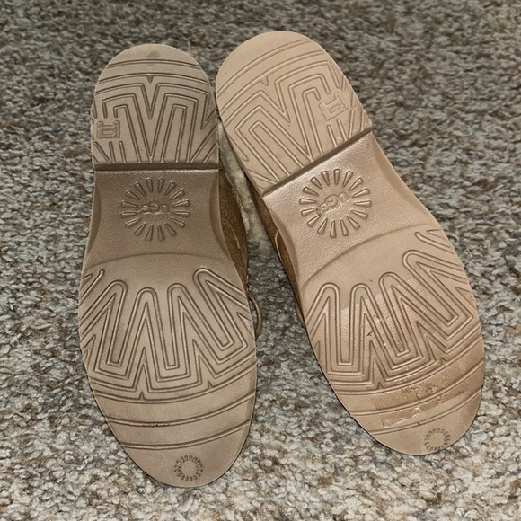 UGG Quincy lace up boot size 8 - Picture 7 of 8